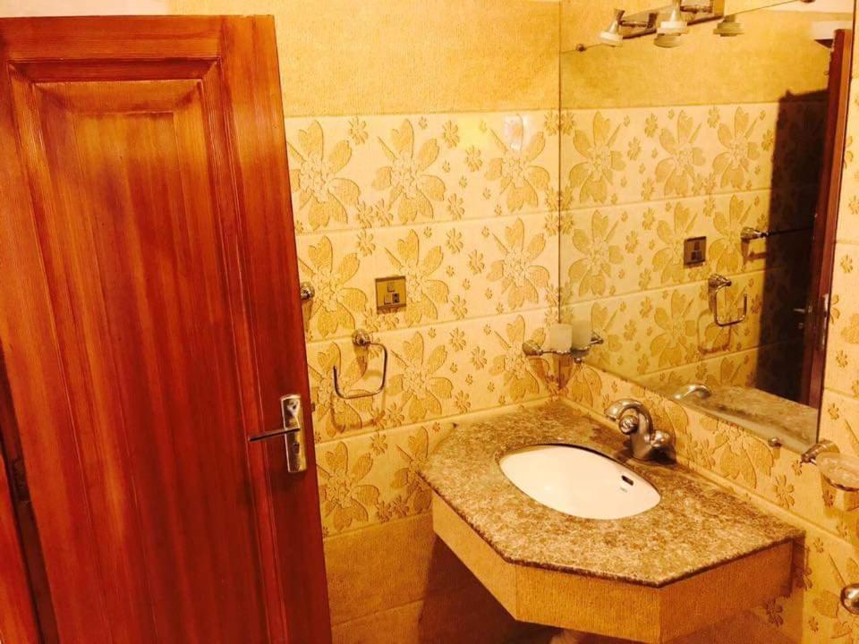 Pak Hotel איסלמאבד מראה חיצוני תמונה